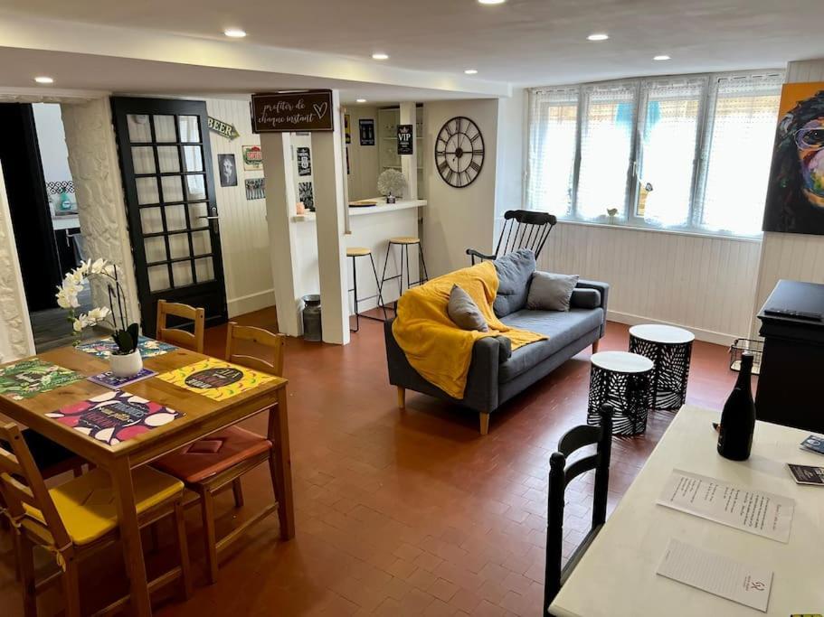 Dole : L Atelier Des Reves Apartment Exterior photo